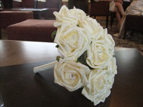 bouquet sposa rose bianche
