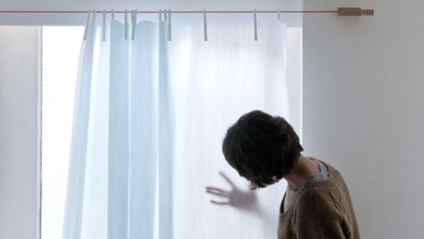 Ready Made Curtain da Kvadrat il bastone per le tende è un semplice cavo