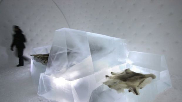 IceHotel, l&#8217;albergo di ghiaccio con le pareti in capitonné nella suite di Wouter Biegelaar