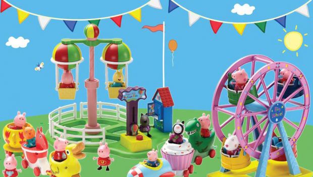 Peppa Pig figure, peluche, playset e un parco divertimenti
