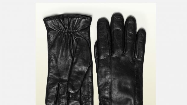 Gucci firma dei guanti di lusso da uomo in pelle nera