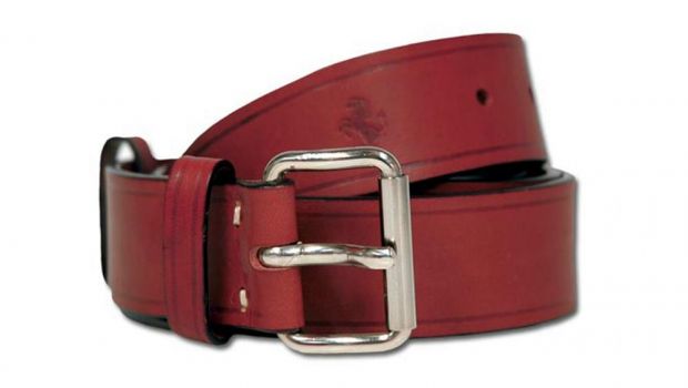 Ferrari Store propone una cintura classica in cuoio