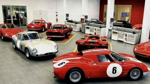 Ferrari 250 GTO in cinque esemplari nell’officina di Ferrari Classiche a Maranello