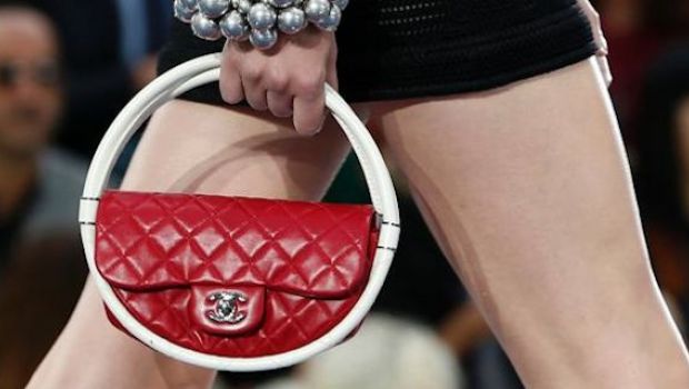Borsa Hula Hoop di Chanel: l’accessorio di lusso del 2013