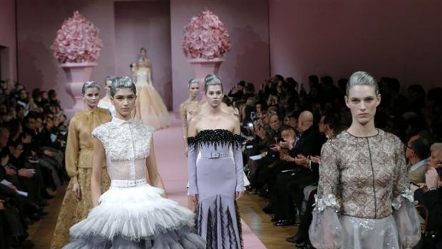 Parigi sfilate Haute Couture 2013: la moderna Maria Antonietta di Alexis Mabille, le foto