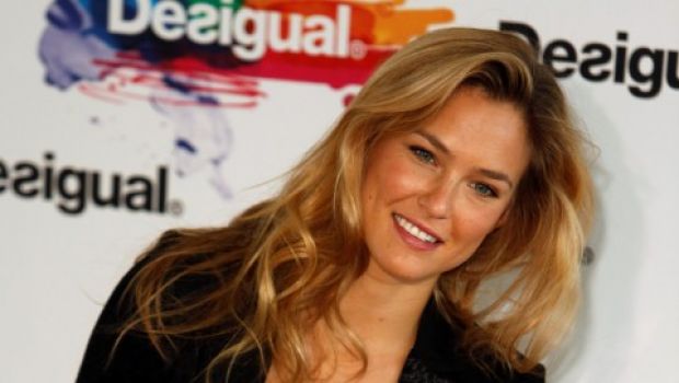 Bar Refaeli sfila per Desigual: la collezione &#8220;We Love&#8221; sulla passerella di 080 Barcelona Fashion