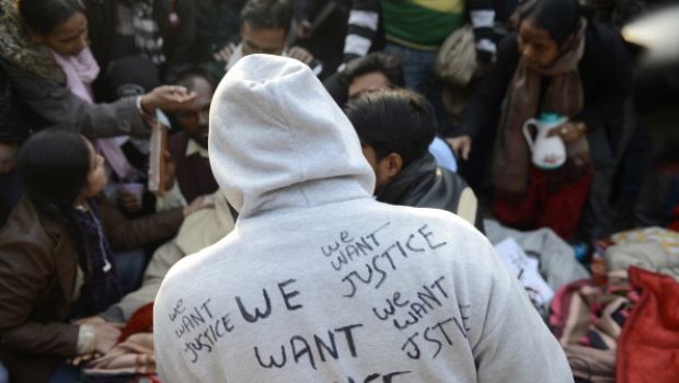 Soprabito anti stupro obbligatorio in India per le studentesse, scoppiano le polemiche