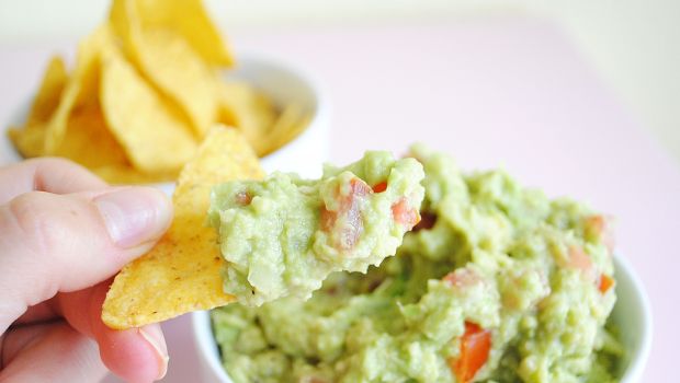 La ricetta della guacamole facile per preparare la salsa messicana