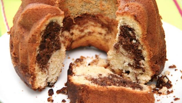 La ricetta del ciambellone bicolore