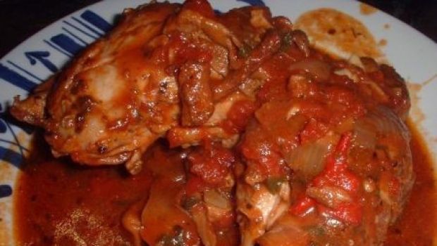 La ricetta gustosa del pollo alla cacciatora