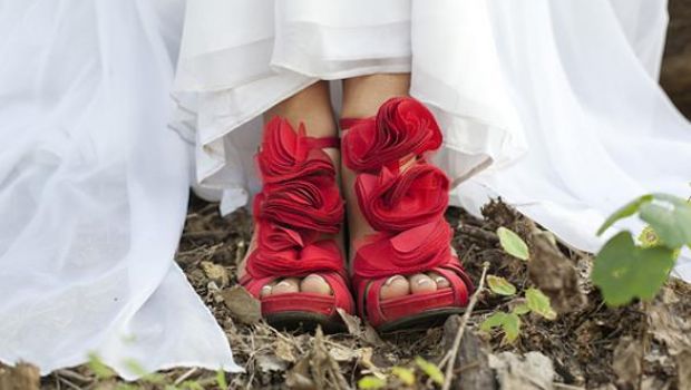 Idee per scarpe da sposa colorate e quando conviene usarle