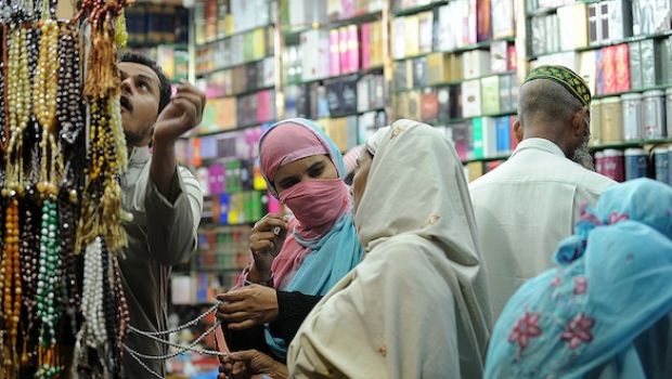 In Arabia Saudita donne e uomini saranno separati da muri nei negozi
