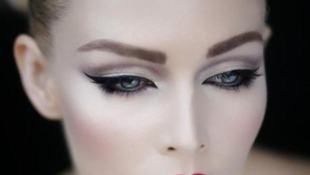 Come far durare a lungo il trucco occhi con i consigli di Pinkblog