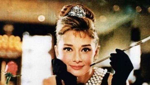 Copiare il trucco di Audrey Hepburn in Colazione da Tiffany con un tutorial semplice