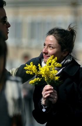 La storia della festa della donna e della mimosa che ne è divenuta il simbolo