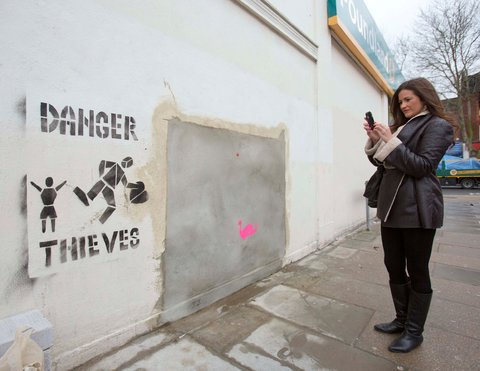 Là dove c&#8217;era un Banksy ora c&#8217;è&#8230; nuovo intonaco