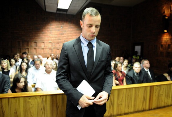 Oscar Pistorius in aula per l&#8217;omicidio della fidanzata. I testimoni: &#8220;Urla senza fine prima degli spari&#8221;