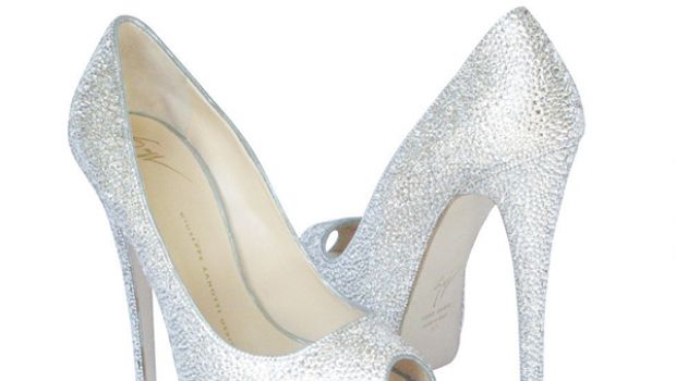 Scarpe di lusso con diamanti come regalo di San Valentino per lei