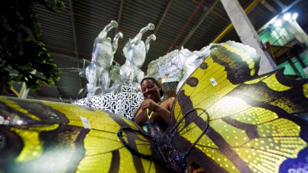 Immagini del Carnevale di Rio vissuto nel lusso dai ricchi