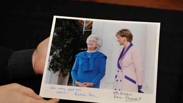 Asta milionaria di abiti della principessa Diana a Londra
