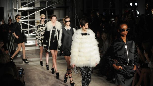 London Fashion Week 2013: il pink punk femminile di Moschino Cheap And Chic, le foto della sfilata