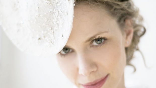 Gli accessori sposa più trendy: i guanti e il cappello