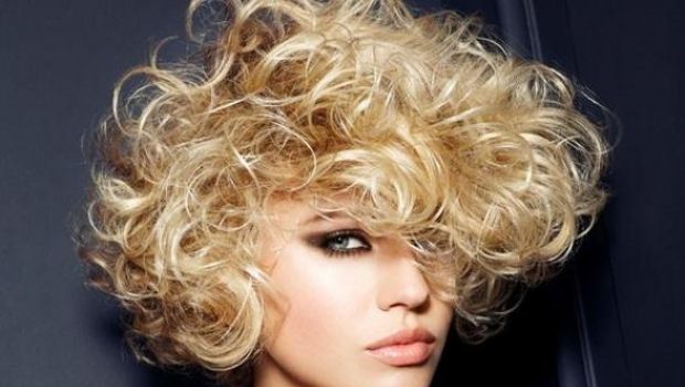 I tagli per capelli ricci a caschetto più di tendenza per la primavera 2013