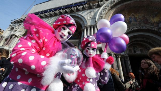 I modelli per i vestiti di Carnevale per lei e per lui