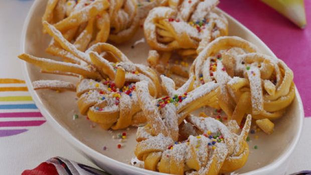 Come fare le tagliatelle di Carnevale in casa