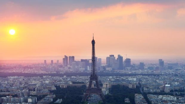 Fare la luna di miele a Parigi: ecco cosa visitare e gli hotel più romantici 