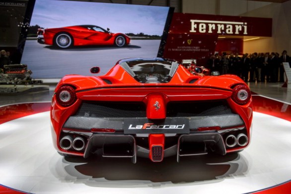 Ferrari LaFerrari ecco svelata la nuova auto sportiva in tiratura limitata erede della Enzo
