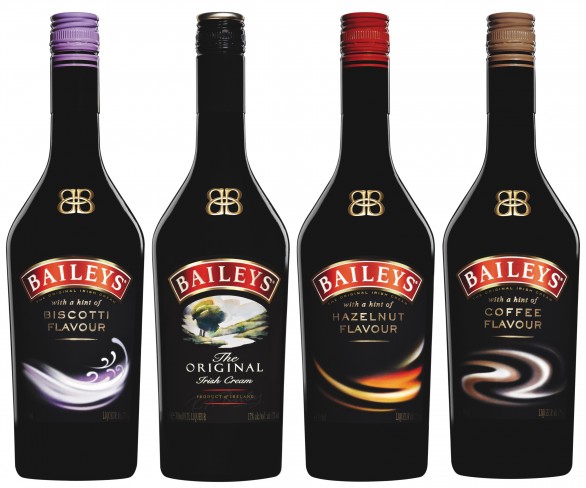 Baileys aggiorna lo stile della storica bottiglia con un design sinuoso e femminile