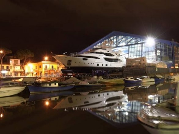 Yacht di lusso Benetti Crystal 140’ m/y Luna varato sulle acque di Viareggio