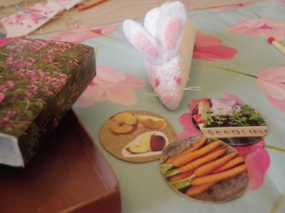 Come fare i coniglietti per i lavoretti di Pasqua in lana, carta e stoffa
