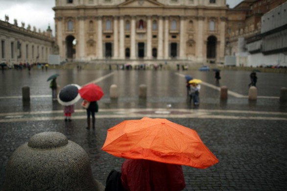 Al Conclave 2013 protesta delle femministe di Femen in piazza San Pietro a Roma