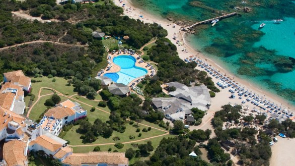 Porto Cervo e i suoi hotel di lusso fra panorami e yacht da sogno nella magica Costa Smeralda