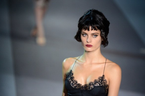 La donna dark e retrò di Louis Vuitton alle sfilate di Parigi per l&#8217;autunno-inverno 2013-2014