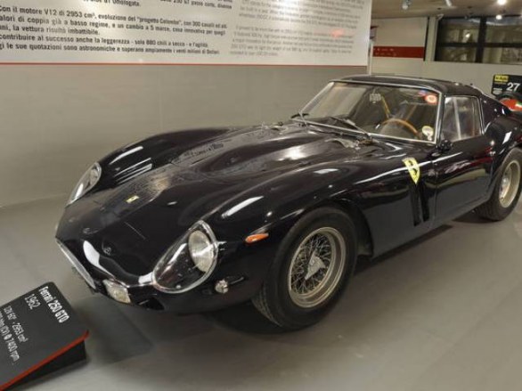 Ferrari offre al Museo di Maranello la mostra di alcune auto speciali fino alla nuova LaFerrari