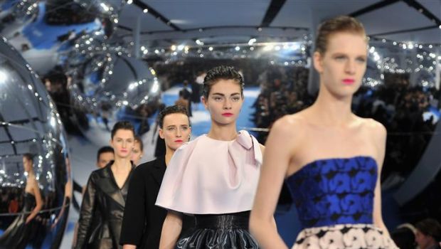 Paris Fashion Week 2013: il surrealismo e la pop art di Christian Dior, tutte le foto della sfilata