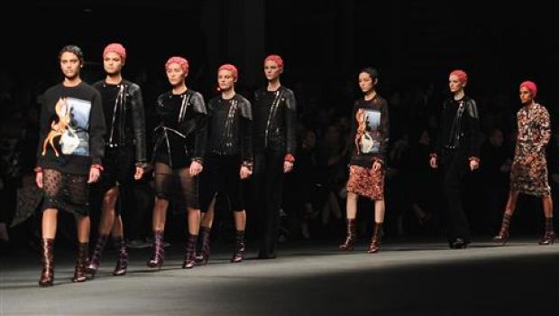 Paris Fashion Week 2013: la metafora floreale di Givenchy, le foto della sfilata e delle celebrities
