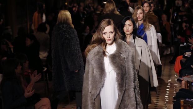 Paris Fashion Week 2013: il lusso minimal chic di Hermès, le foto della sfilata