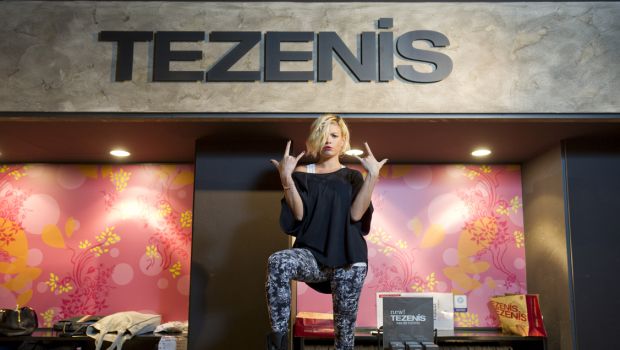 Tezenis Buon Compleanno: il brand festeggia a Milano con Emma Marrone