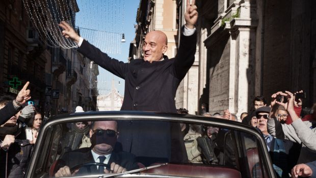 Benvenuto Presidente film: Claudio Bisio veste Schneiders Salzburg, le foto