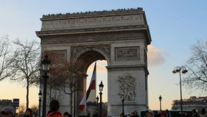 A Parigi in cima all’Arco di Trionfo