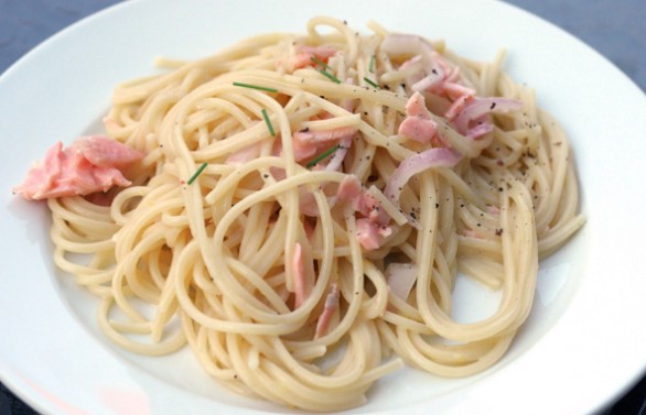 La ricetta della pasta con salmone fresco e aneto