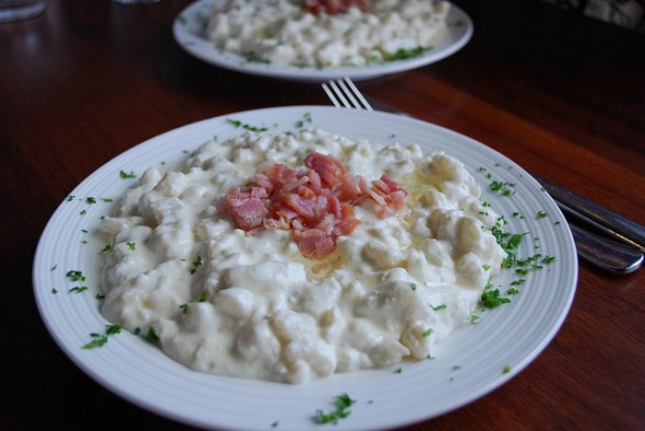 La pasta con panna e speck gratinata al forno