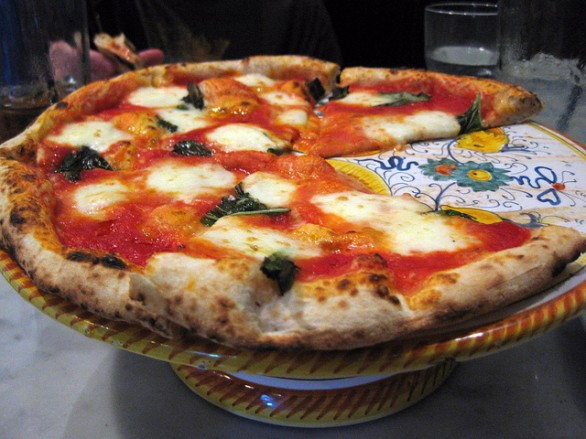 Come si fa la vera pizza napoletana in casa