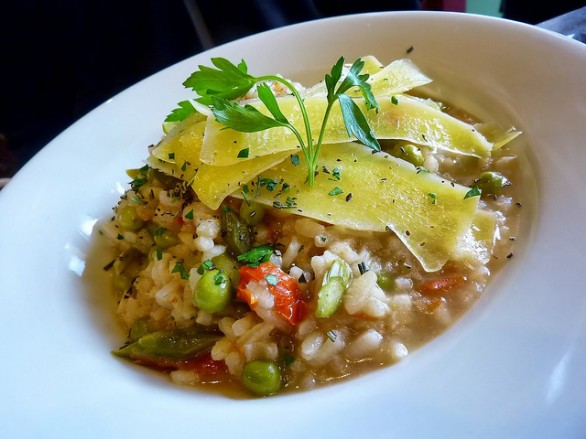 Il riso con le verdure con la ricetta semplice