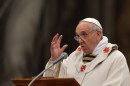 Papa Francesco laverà i piedi a una una donna per la prima volta