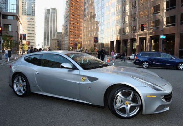 Ferrari alla mostra di Urs Fischer al museo d&#8217;arte di Los Angeles